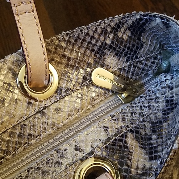 Michael Kors Rare Python Embossed Bag - Picture 4 of 9